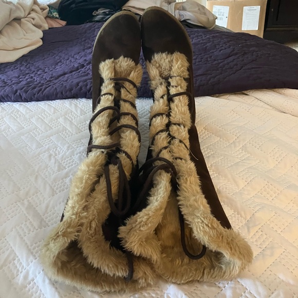 Nine West dark brown suede and fur tie up boots. - Picture 5 of 6